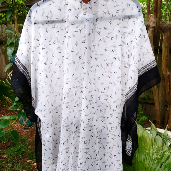 BCBG Generation Shawl Black & White Paisley - Picture 5 of 5